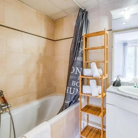 Air Conditioned With A Balcony - - Welkeys Αντίμπ